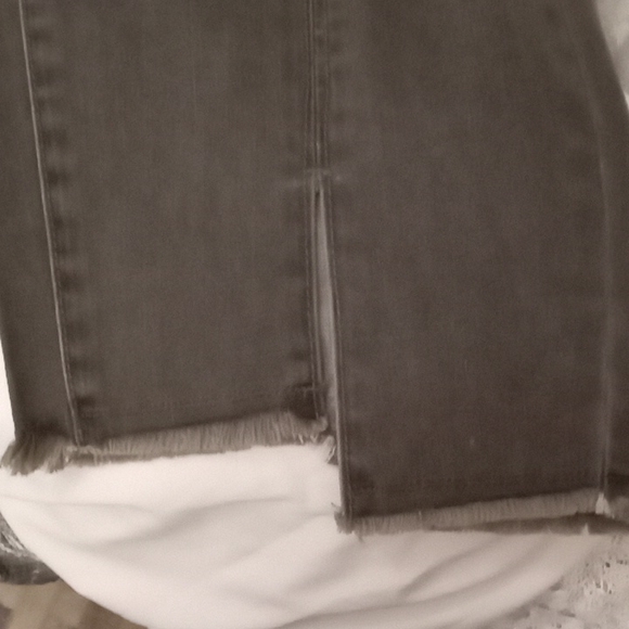 Lisa Rinna Jeans - Picture 4 of 4